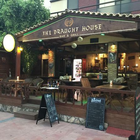 מאליה The Draught House Pub-Inn מראה חיצוני תמונה