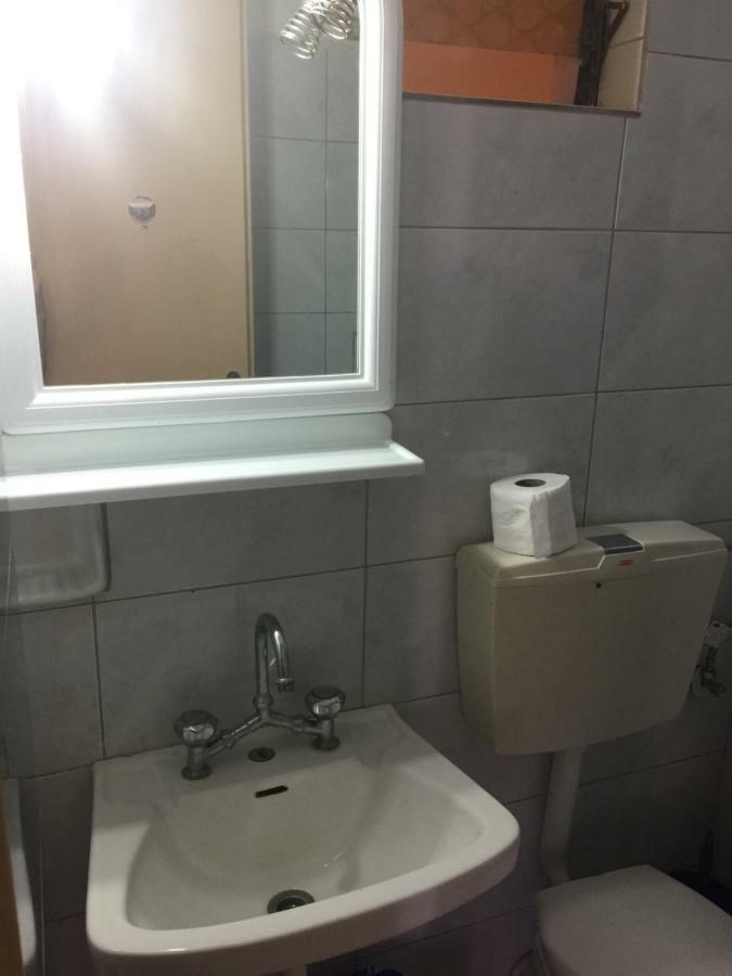 מאליה The Draught House Pub-Inn מראה חיצוני תמונה
