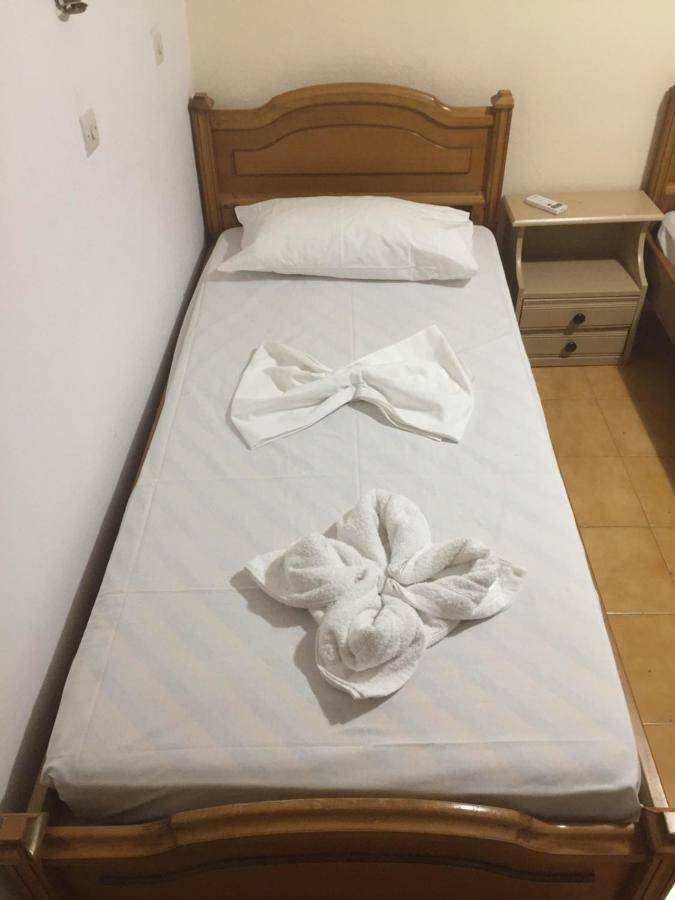 מאליה The Draught House Pub-Inn מראה חיצוני תמונה